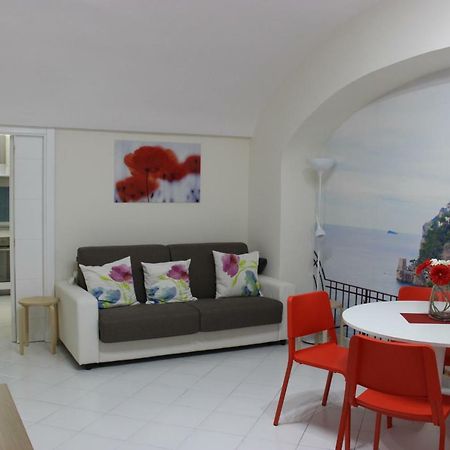 Napoli A Chiaia Apartment Luaran gambar