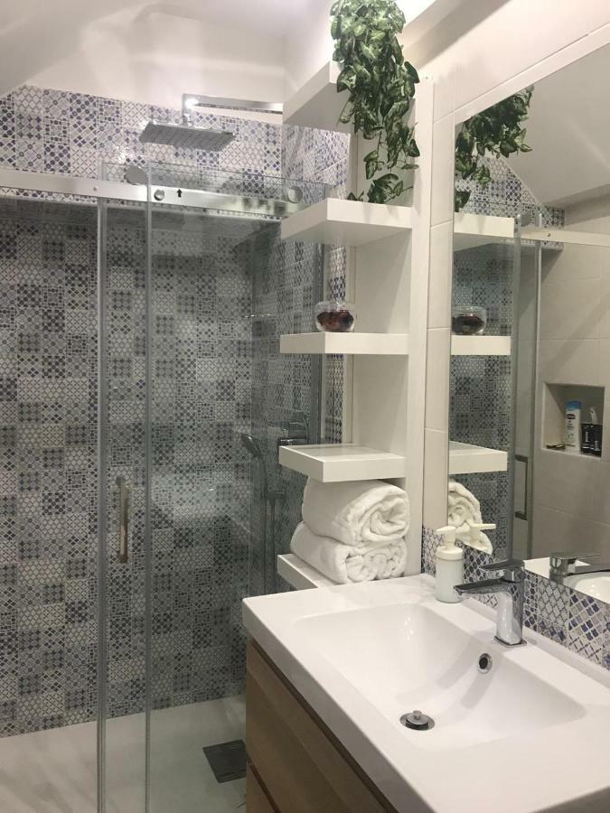 Napoli A Chiaia Apartment Luaran gambar