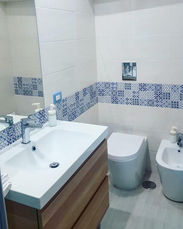 Napoli A Chiaia Apartment Luaran gambar