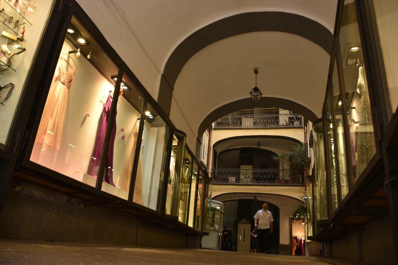 Napoli A Chiaia Apartment Luaran gambar