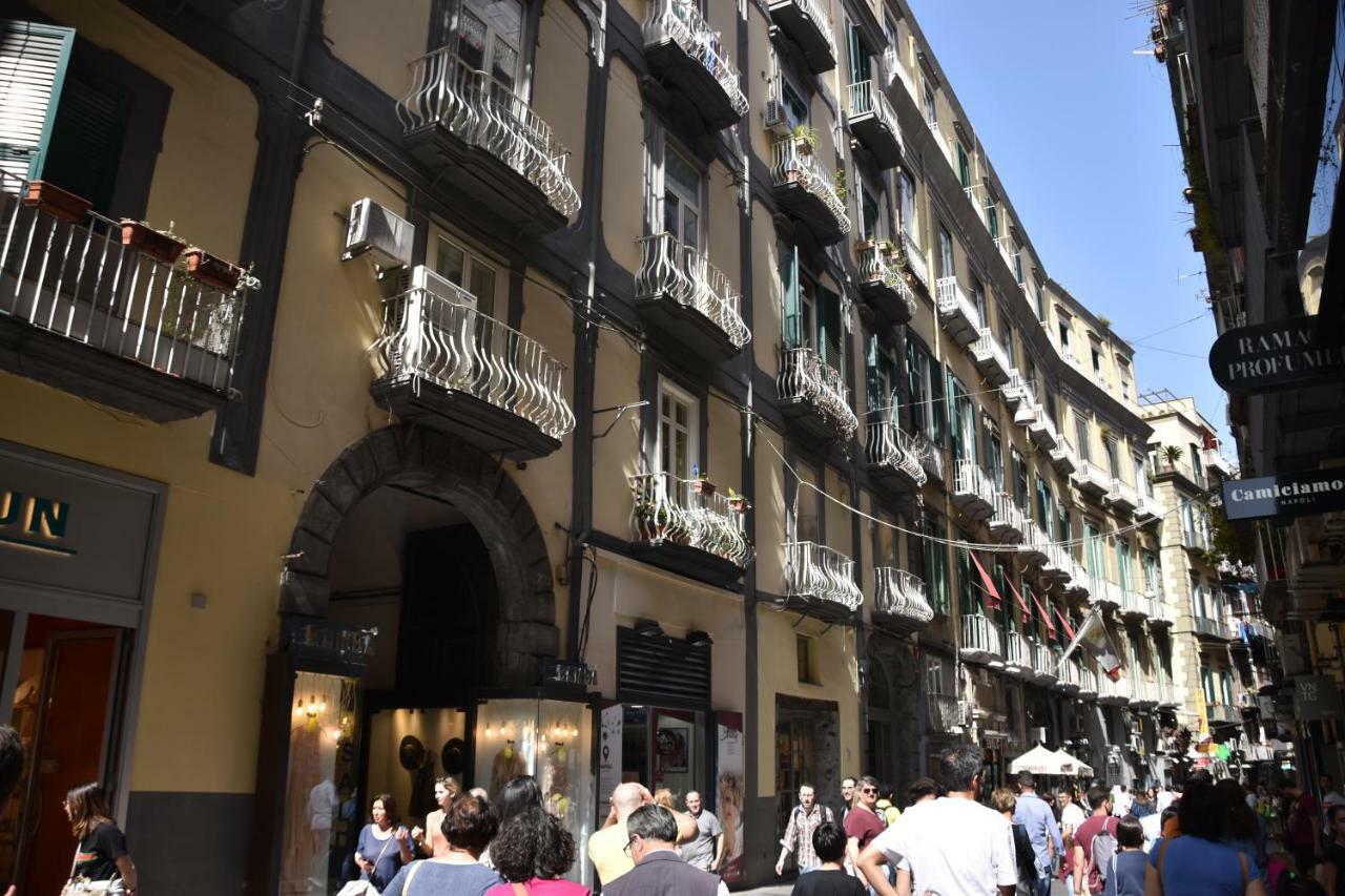 Napoli A Chiaia Apartment Luaran gambar